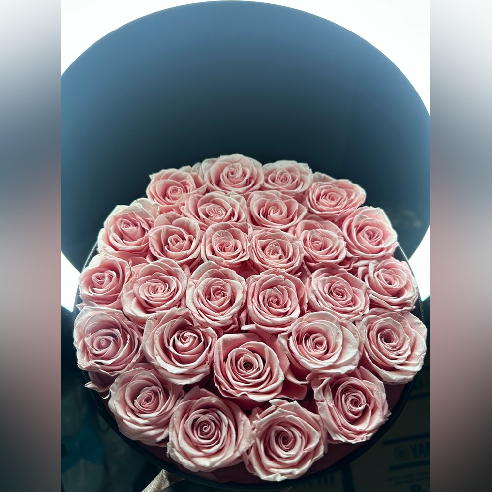 Pink Box Roses 🌹 Faux Floral Arrangement (color fading)